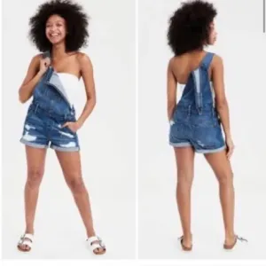 🆕 American Eagle Tomgirl Shortall, denim short bibs.  NWT size small.