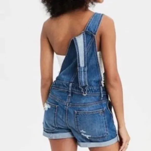 🆕 American Eagle Tomgirl Shortall, denim short bibs.  NWT size small.