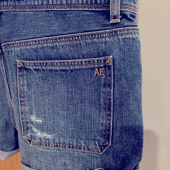 🆕 American Eagle Tomgirl Shortall, denim short bibs.  NWT size small.