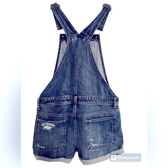 🆕 American Eagle Tomgirl Shortall, denim short bibs.  NWT size small.