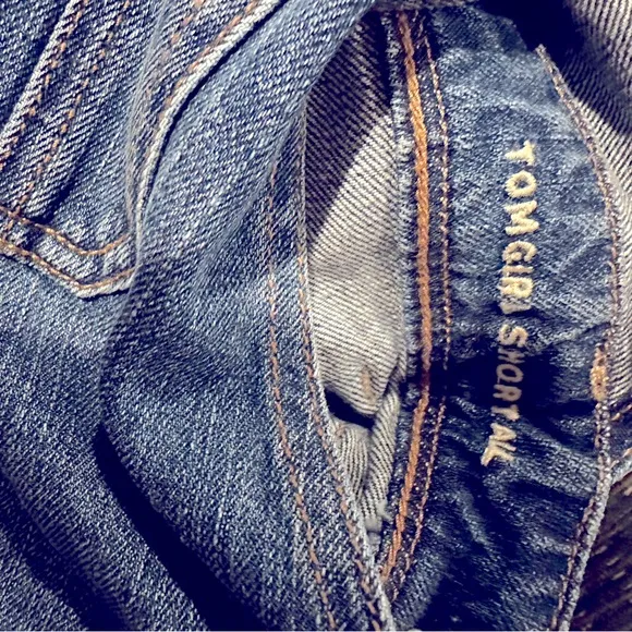 🆕 American Eagle Tomgirl Shortall, denim short bibs.  NWT size small.