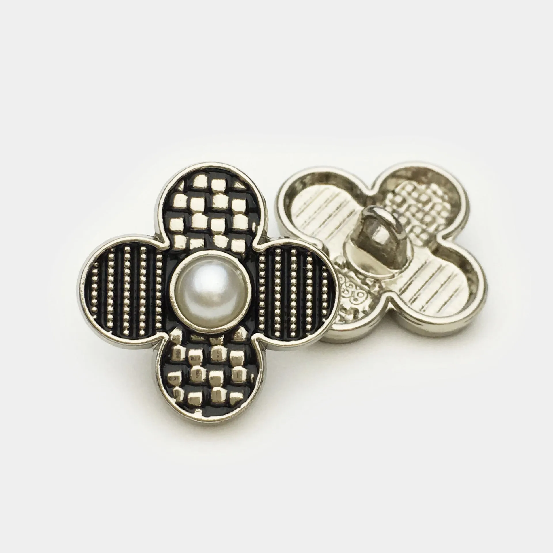 17.5/22.5mm Vintage Black & Silver Four-Leaf Clover Metal Buttons 20pcs