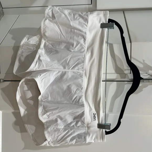 (2491) Lululemon Speed Up Short *2.5&quot; in Sz 14 Whte