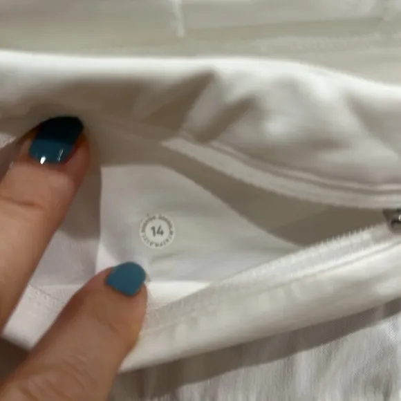 (2491) Lululemon Speed Up Short *2.5&quot; in Sz 14 Whte
