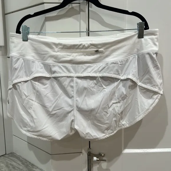 (2491) Lululemon Speed Up Short *2.5&quot; in Sz 14 Whte