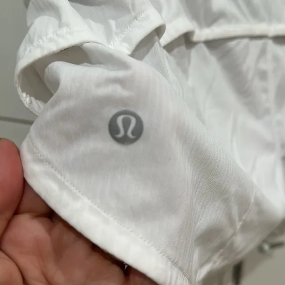(2491) Lululemon Speed Up Short *2.5&quot; in Sz 14 Whte