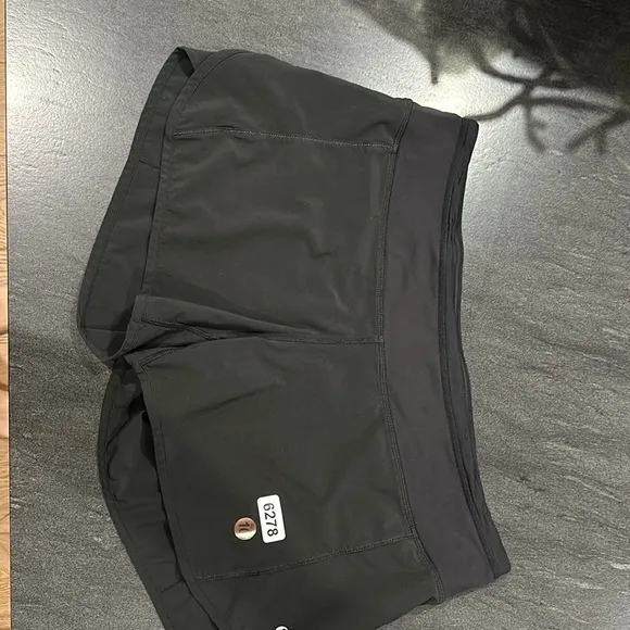 (6278) LULULEMON Run: Speed Short (4&quot;) in Sz 10 *BLACK