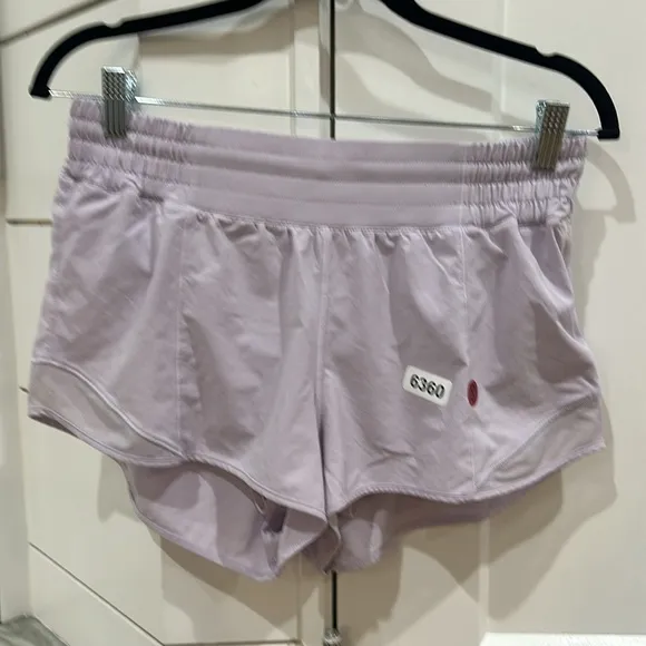 (6360) Lululemon Hotty Hot Short *High-Rise 2.5&quot; Lavender Dew In SZ 8