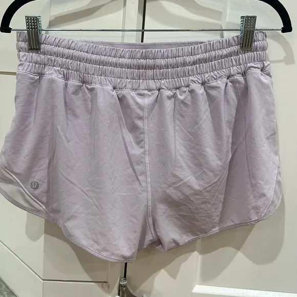 (6360) Lululemon Hotty Hot Short *High-Rise 2.5&quot; Lavender Dew In SZ 8
