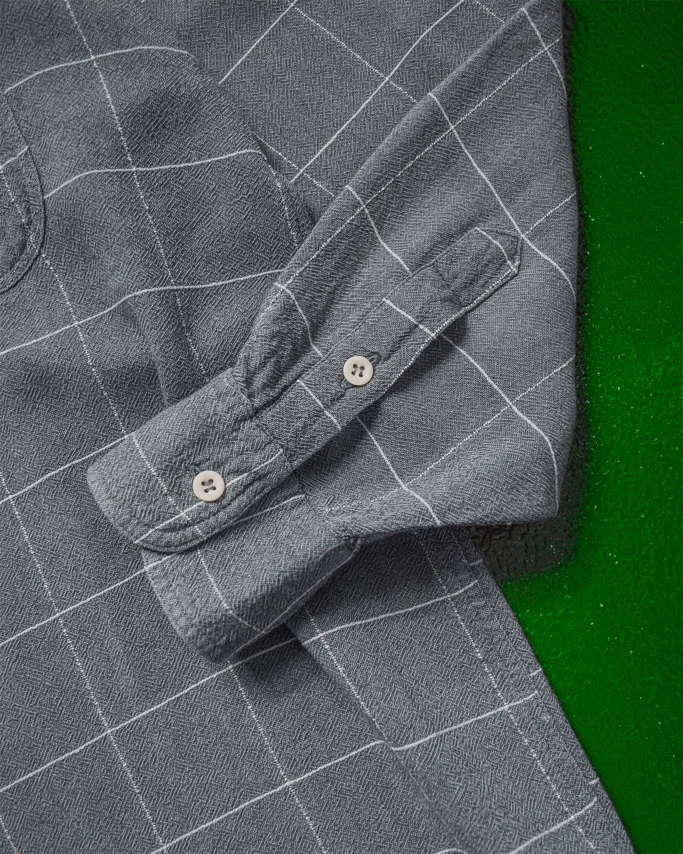 90s Textured Flowy Grey Grid Shirt (M~L)