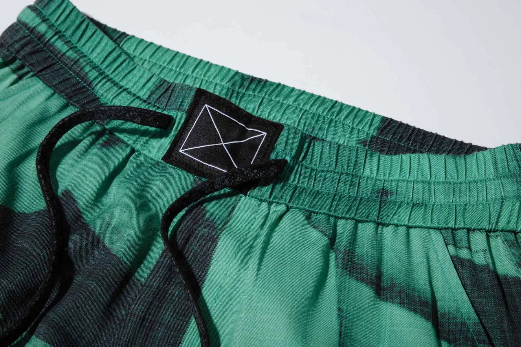 Billie Shorts Black List Print Green