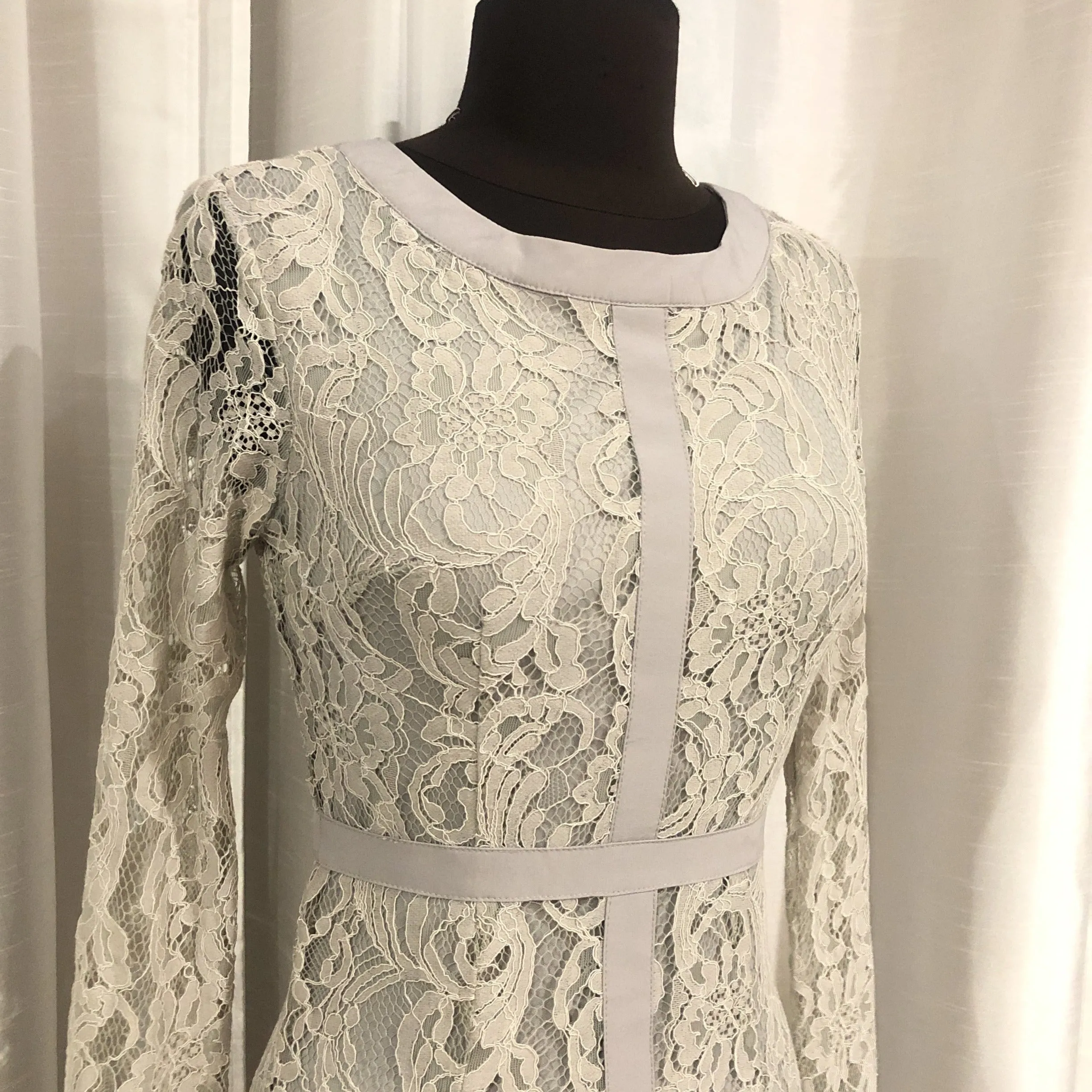 BOUTIQUE Light Gray Lace Sheer Long Sleeve Short Dress Size XS