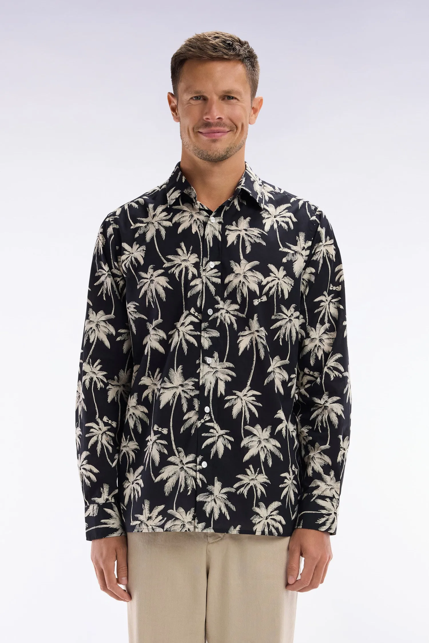 Chemise en coton noir à imprimé palmiers coupe droite