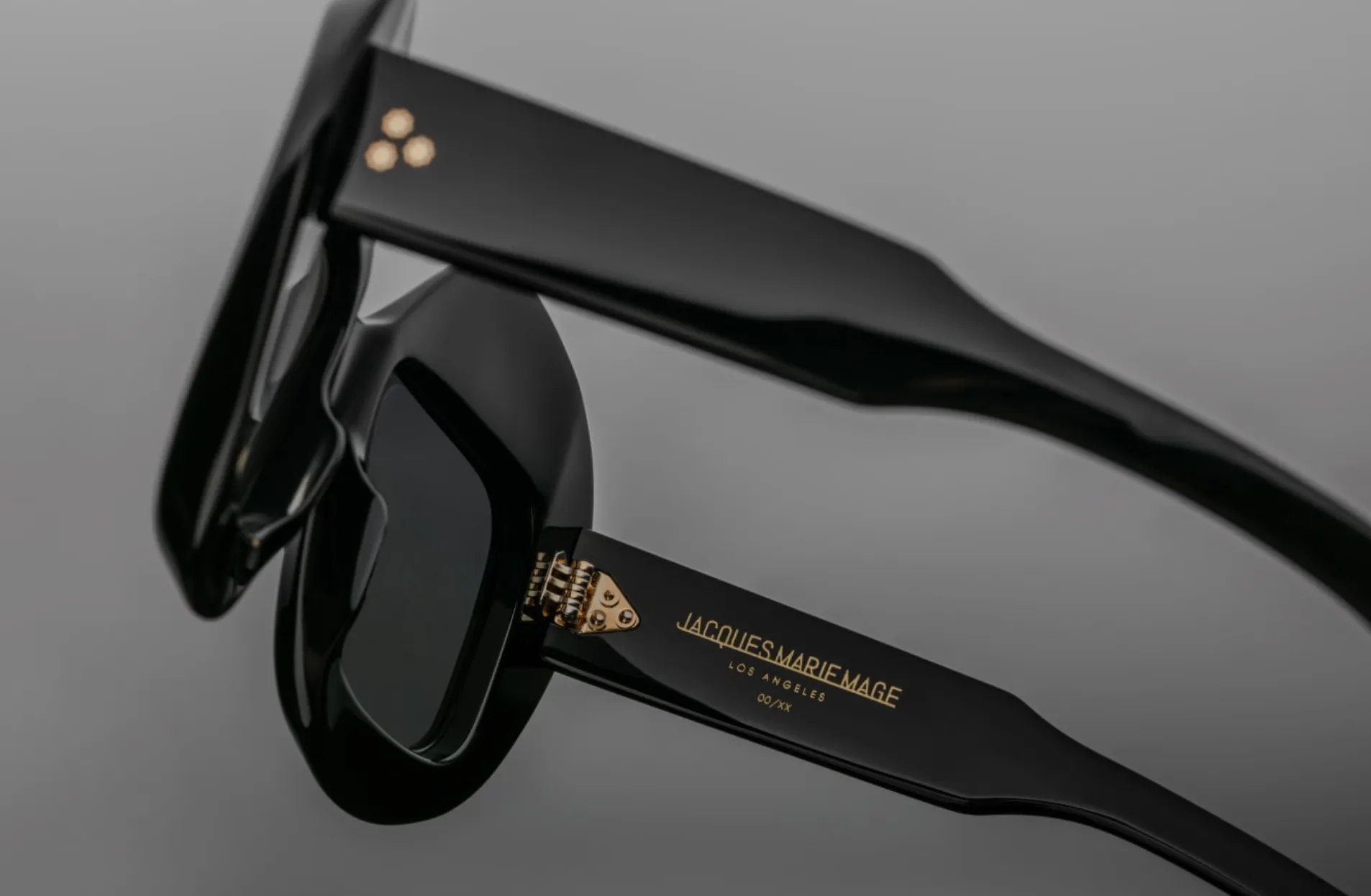DOLL-Black / Jet / Dark Gold