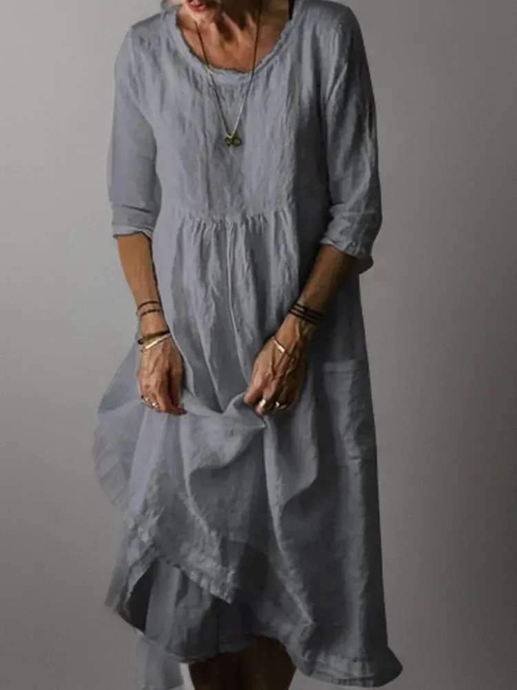 Elegantly Flowy Carolien Maxi Dress with Relaxed Round Neckline