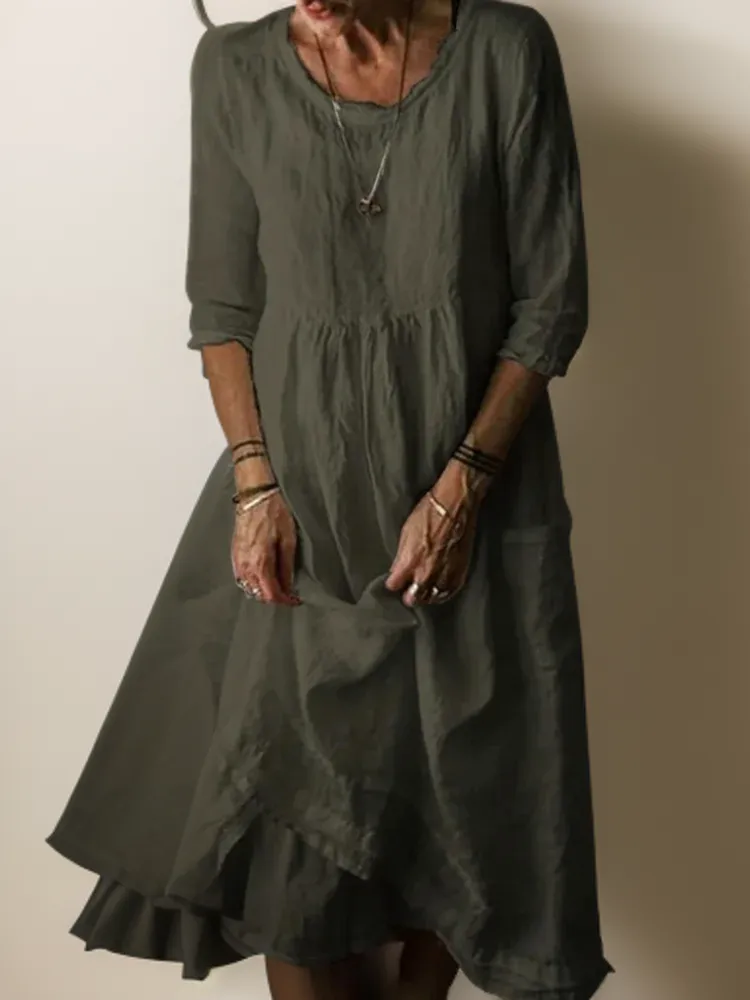 Elegantly Flowy Carolien Maxi Dress with Relaxed Round Neckline