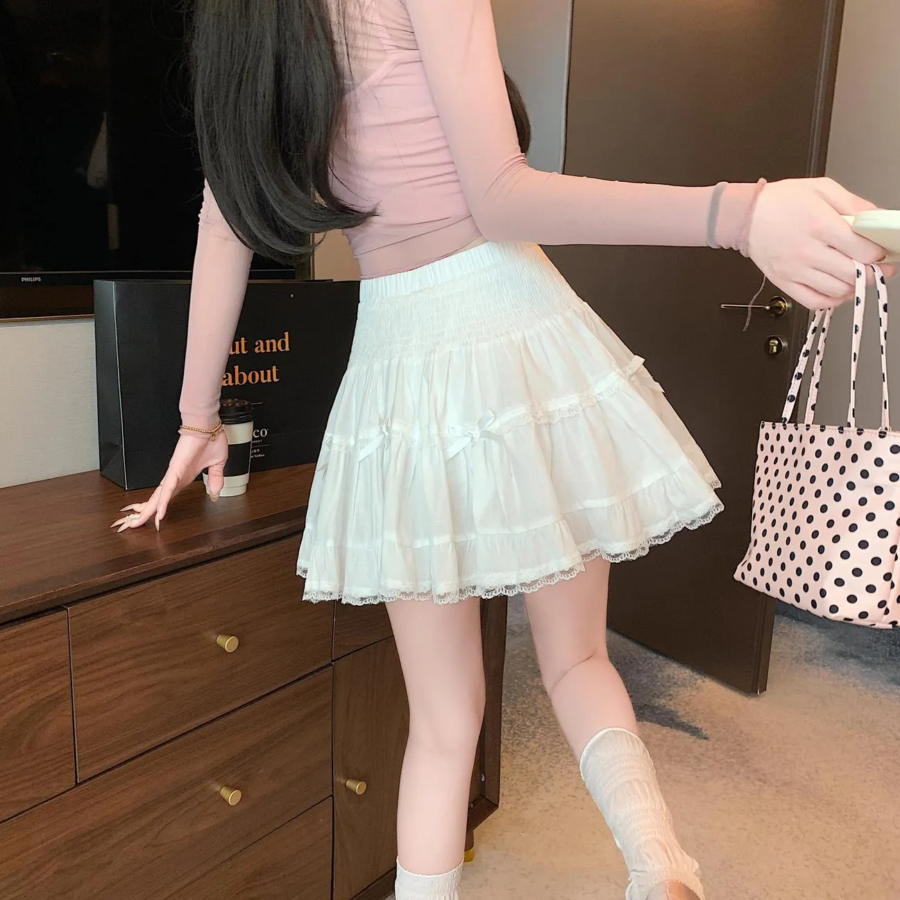 Flattering Puffed Elastic Waist Skirt Featuring Elegant Lace Trim