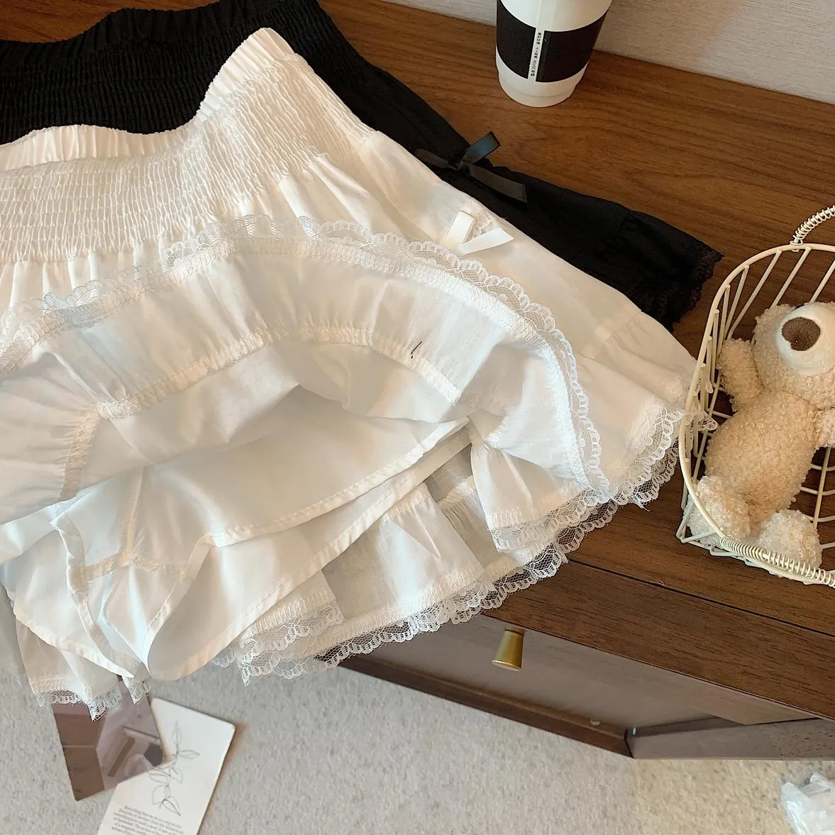 Flattering Puffed Elastic Waist Skirt Featuring Elegant Lace Trim