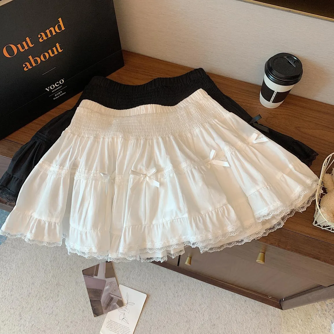 Flattering Puffed Elastic Waist Skirt Featuring Elegant Lace Trim