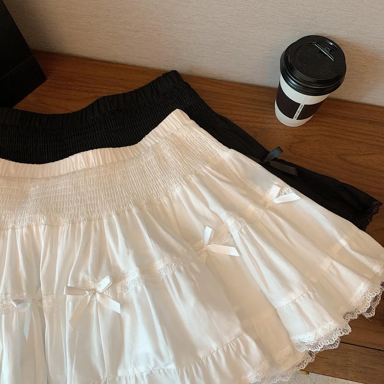 Flattering Puffed Elastic Waist Skirt Featuring Elegant Lace Trim
