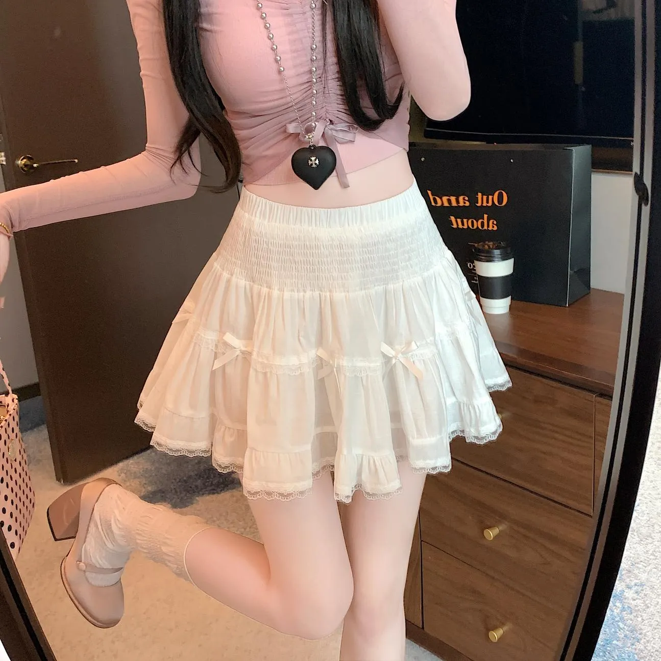 Flattering Puffed Elastic Waist Skirt Featuring Elegant Lace Trim