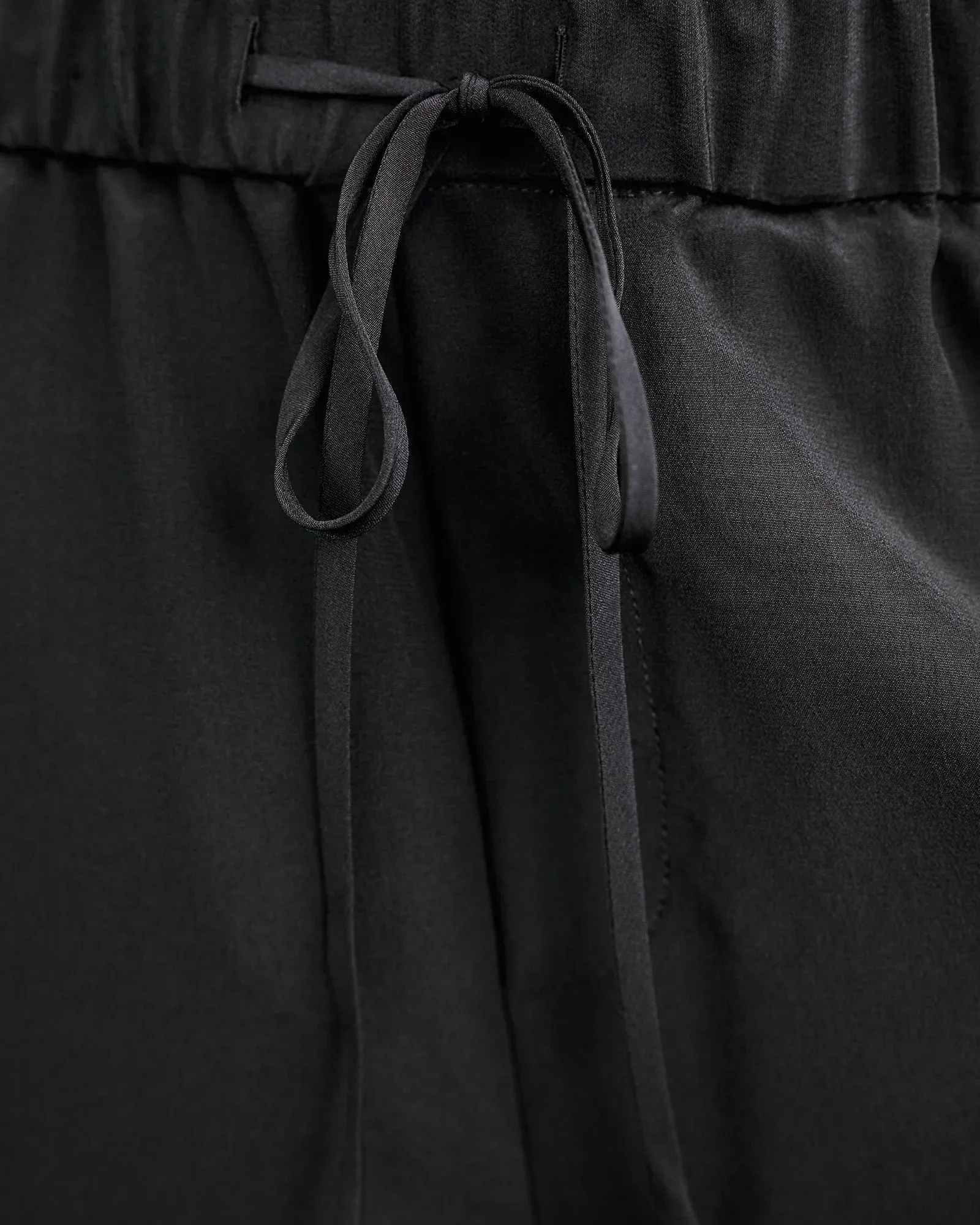 FRANCES SILK SHORT IN BLACK