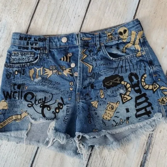 💥HOT ITEM💥 Graffiti High Waist Shorts