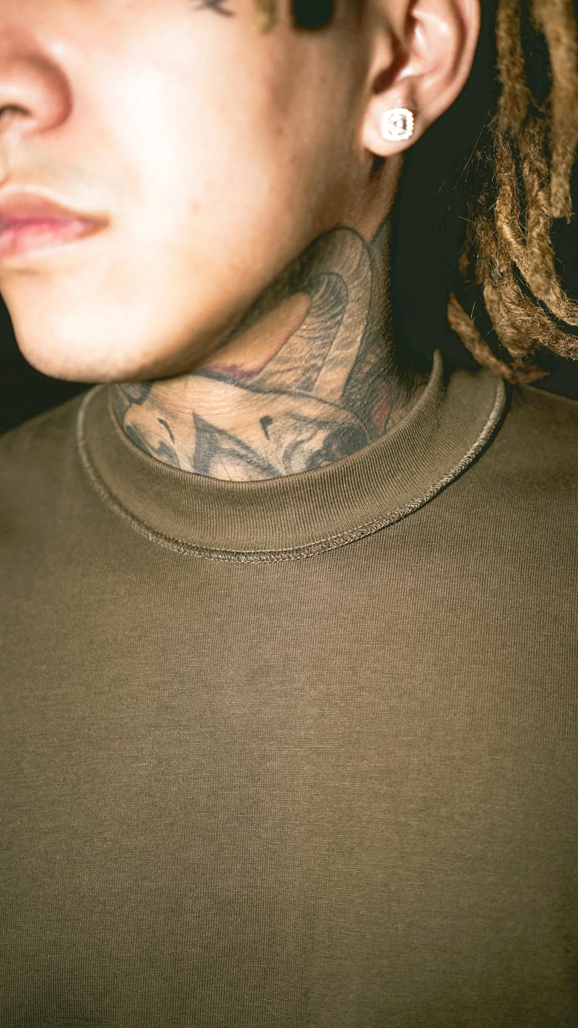 INSIDE OUT TOPSHELF TEE IN OLIVE