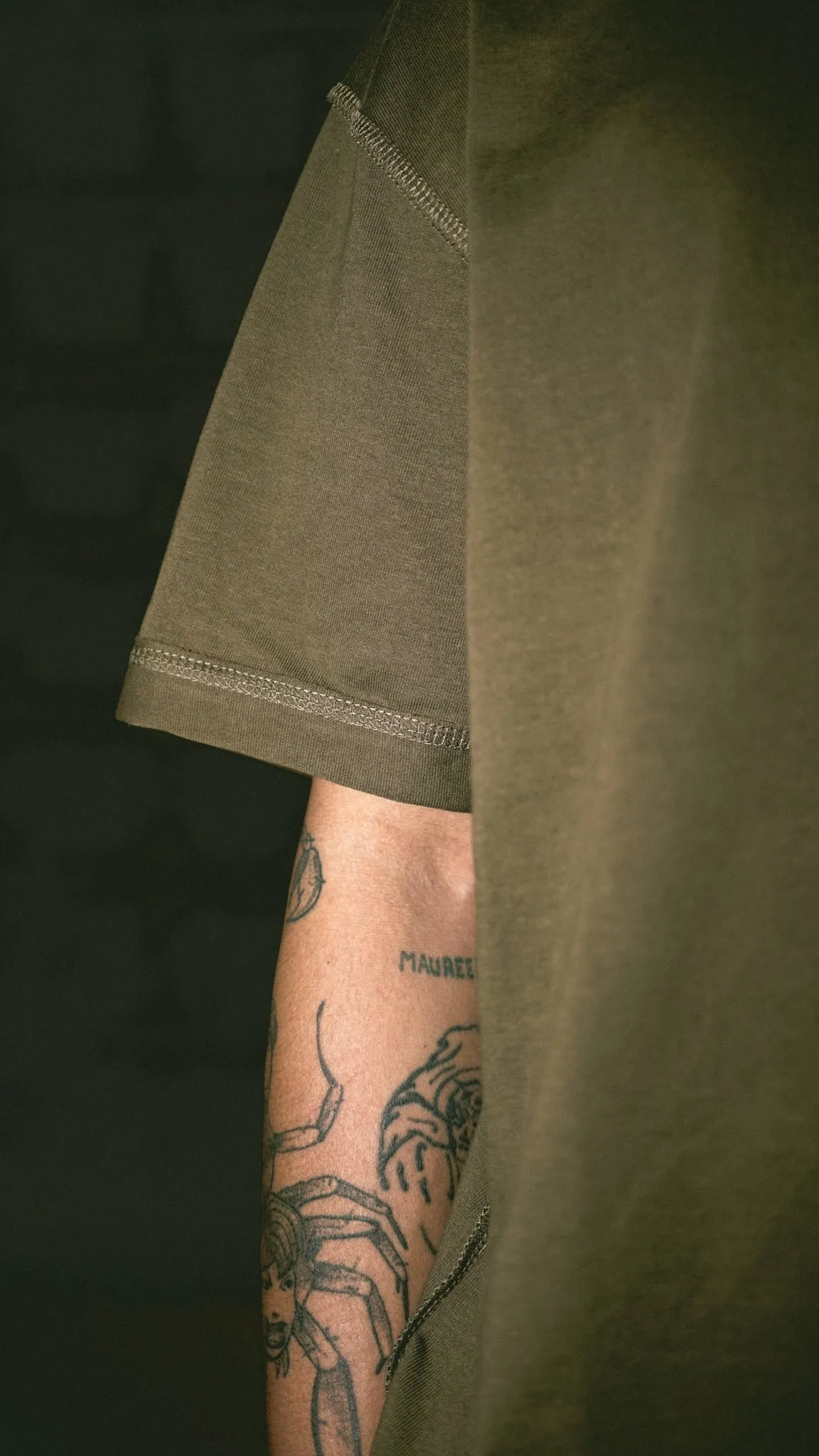 INSIDE OUT TOPSHELF TEE IN OLIVE