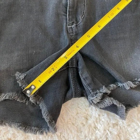 Joe’s Jeans Lisbeth Raw Hem Denim Shorts. Black. Size W 30. Streetwear. Cute.