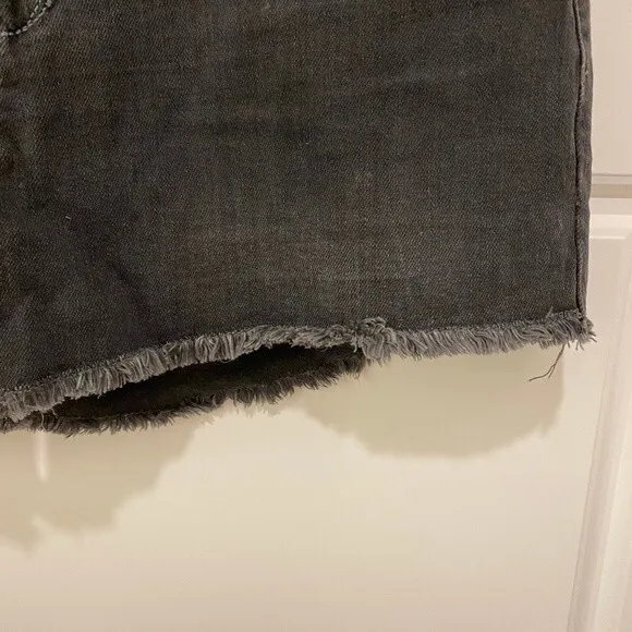 Joe’s Jeans Lisbeth Raw Hem Denim Shorts. Black. Size W 30. Streetwear. Cute.