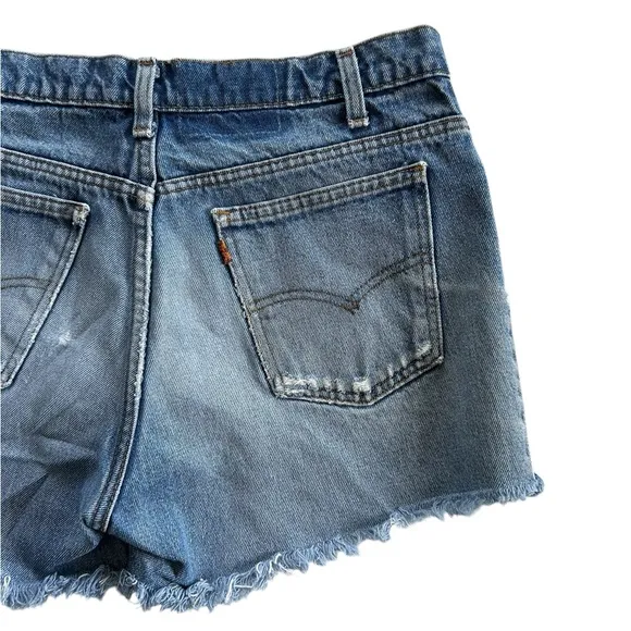 Levi’s Vintage Orange Tab Distressed Raw Hem Mom Jean Shorts 3” inseam