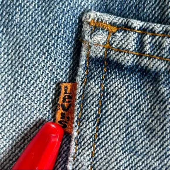 Levi’s Vintage Orange Tab Distressed Raw Hem Mom Jean Shorts 3” inseam