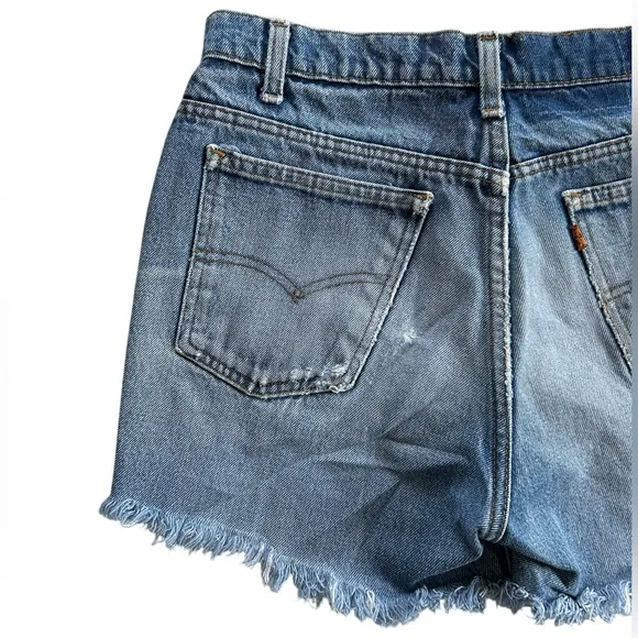 Levi’s Vintage Orange Tab Distressed Raw Hem Mom Jean Shorts 3” inseam