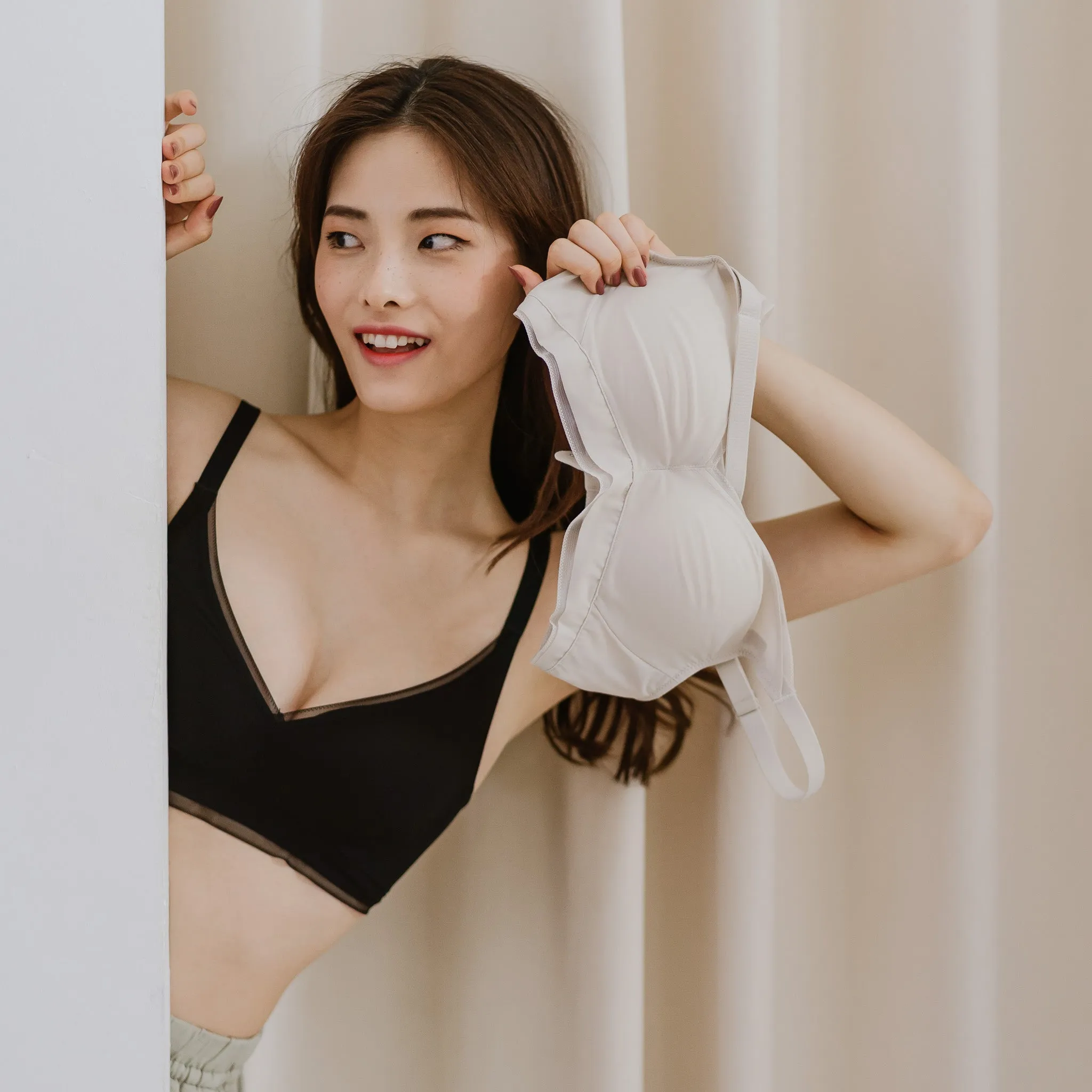 Lifting-Plunge Modal Wireless Bra in Black (Size S & XL Only)