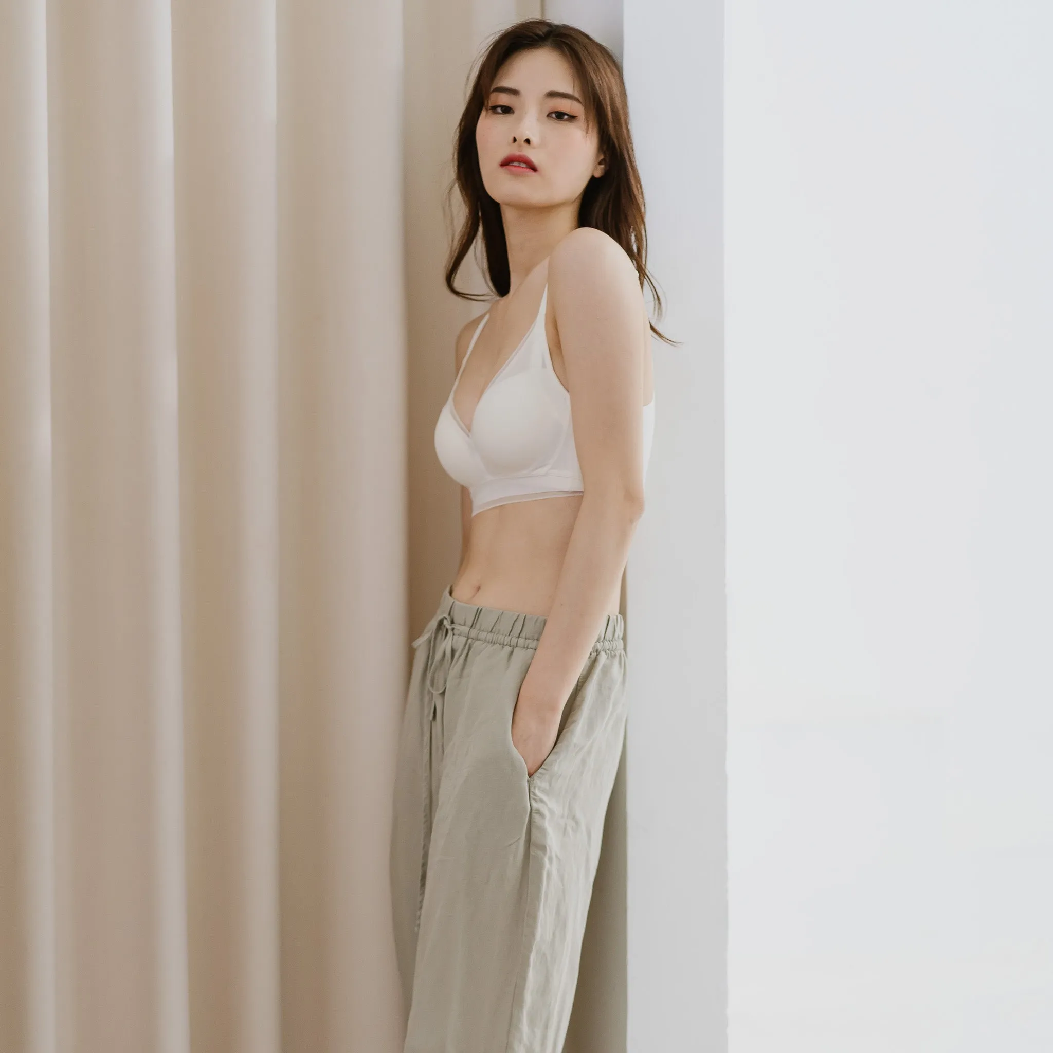 Lifting-Plunge Modal Wireless Bra in Creme Milk