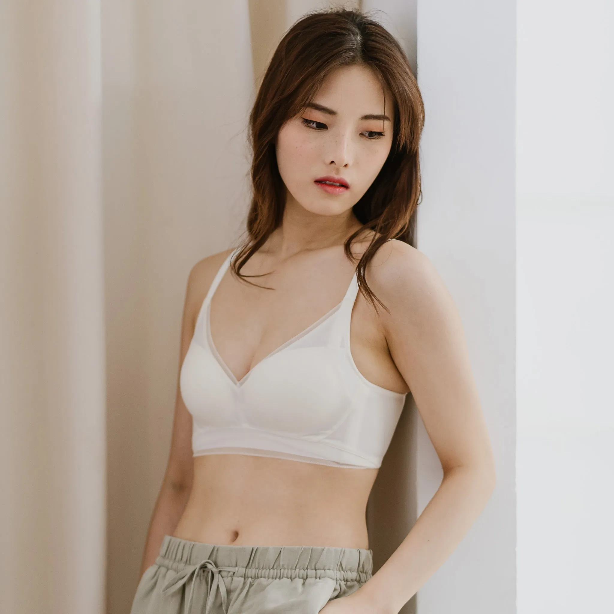 Lifting-Plunge Modal Wireless Bra in Creme Milk