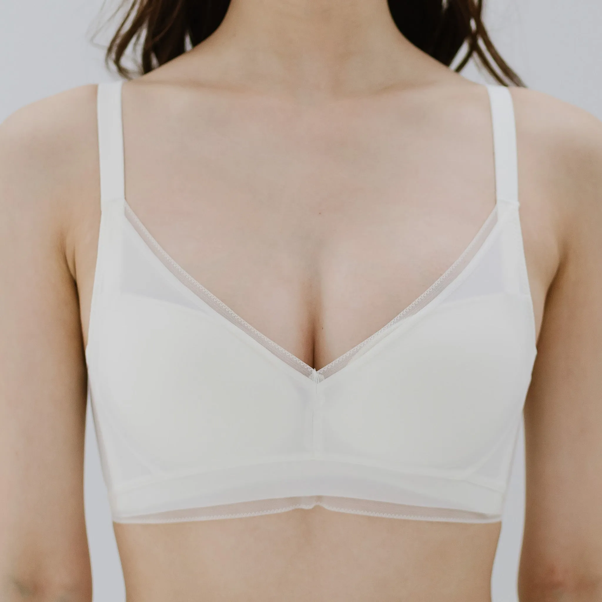 Lifting-Plunge Modal Wireless Bra in Creme Milk