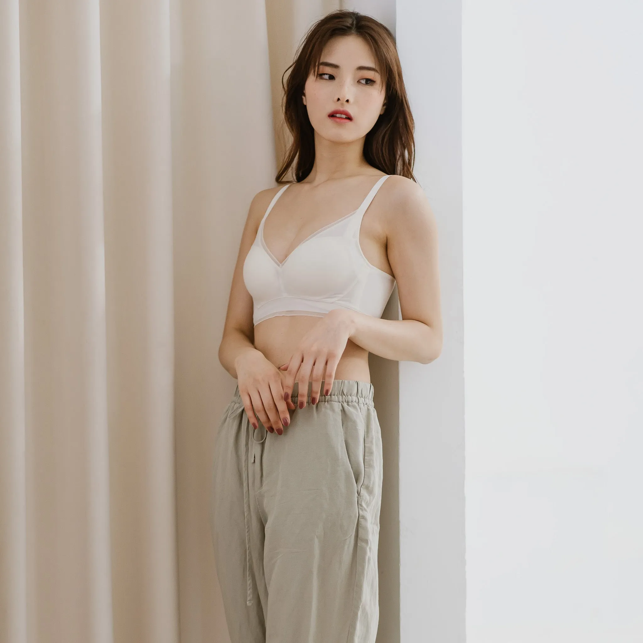 Lifting-Plunge Modal Wireless Bra in Creme Milk