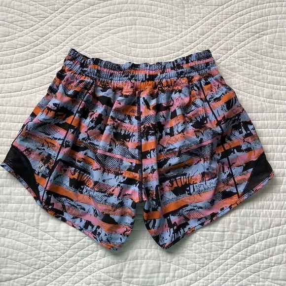 Lululemon Hotty Hot Short II Long 4” Inversion Multi Black 4