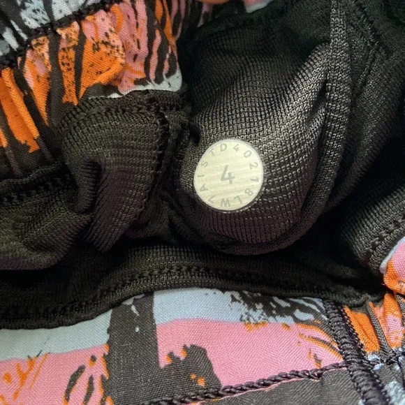 Lululemon Hotty Hot Short II Long 4” Inversion Multi Black 4