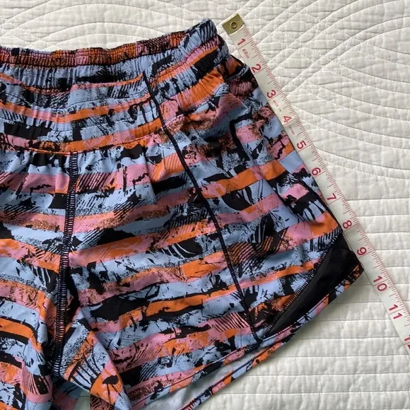 Lululemon Hotty Hot Short II Long 4” Inversion Multi Black 4