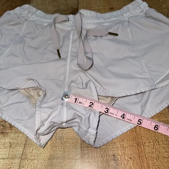 Lululemon hotty hot shorts size 8