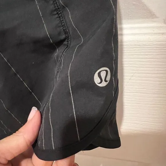Lululemon women's size 4 speed up shorts black and white white stripped 4&quot;