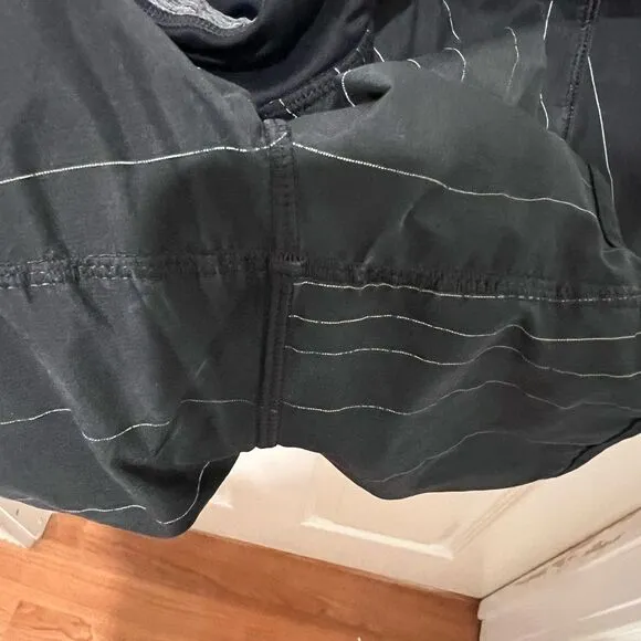 Lululemon women's size 4 speed up shorts black and white white stripped 4&quot;