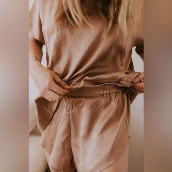 Lunya Good in Bed Womens Silk Pajama Shorts Elastic Waist Tan Cream Small NWOT