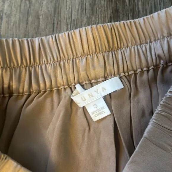 Lunya Good in Bed Womens Silk Pajama Shorts Elastic Waist Tan Cream Small NWOT