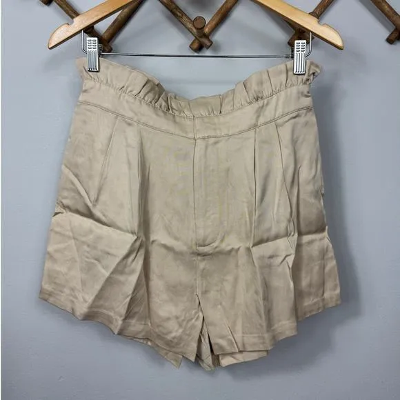 New Cupcakes and Cashmere Leah Shorts in Cafe au Lait Size M