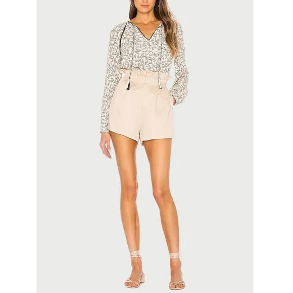 New Cupcakes and Cashmere Leah Shorts in Cafe au Lait Size M