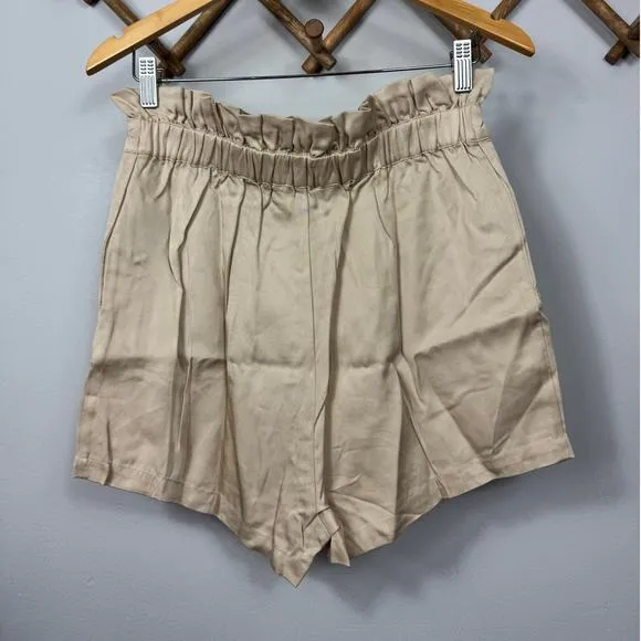New Cupcakes and Cashmere Leah Shorts in Cafe au Lait Size M